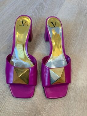 Valentino Garavani Fuchsia Leather Block Heel Mules with Gold Pyramid Accent